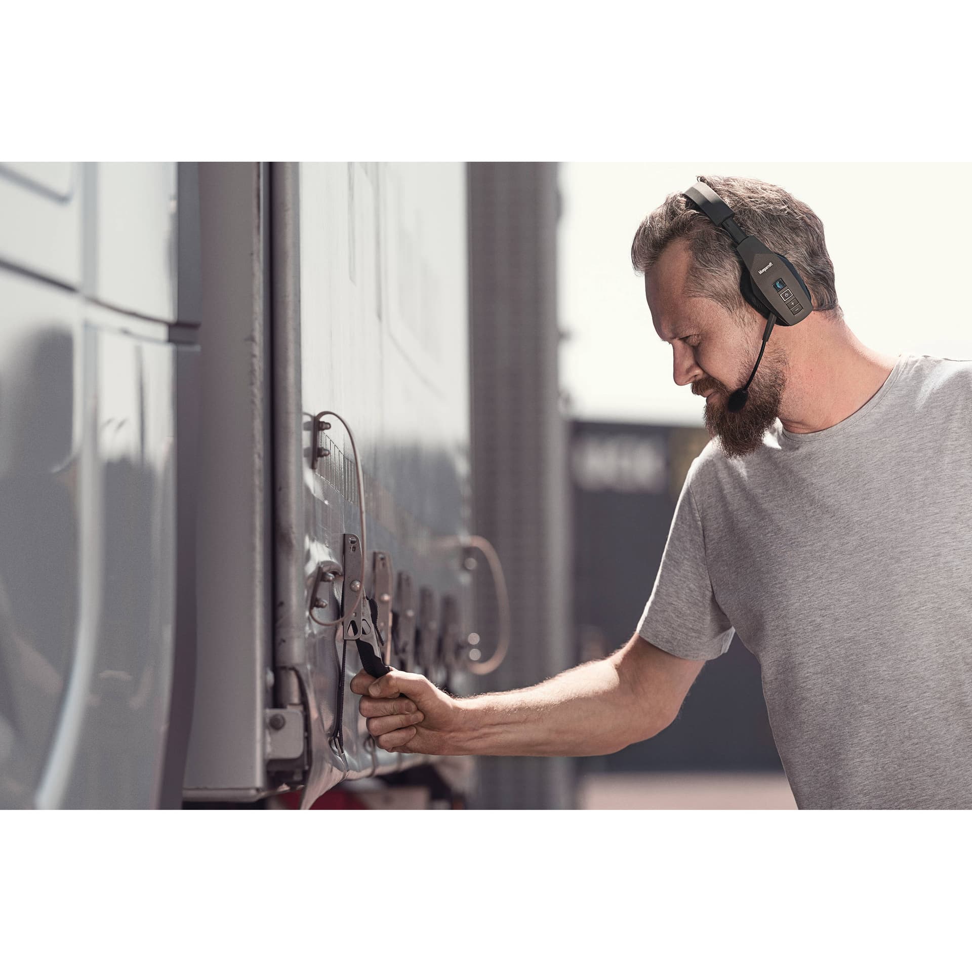 Jabra BlueParrott B550-XT wireless monaural headset with boom microphone