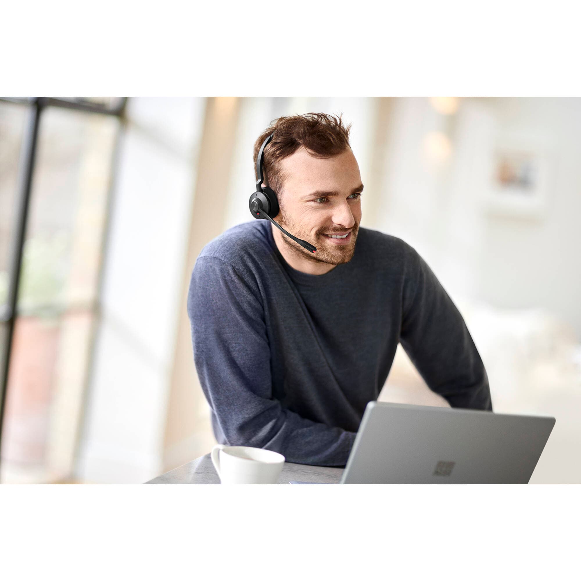 Jabra Engage 55 Stereo USB-C UC wireless headset with stand