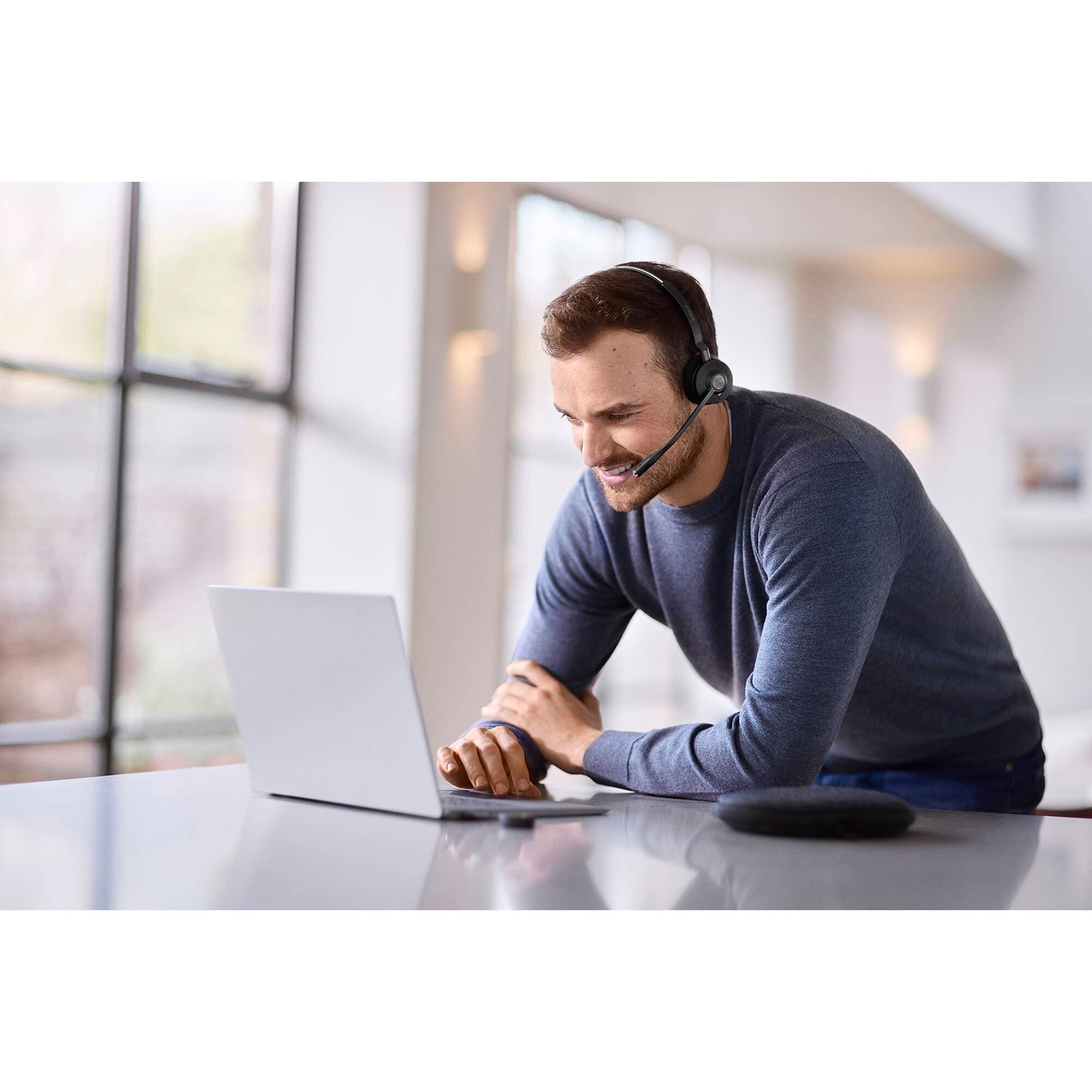 Jabra Engage 55 Stereo USB-C UC wireless headset with stand